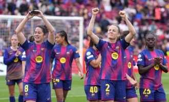 足坛狂欢一夜！拜仁3-0大胜获赛季三冠王，巴萨女足4-0里昂女足夺第4座欧冠